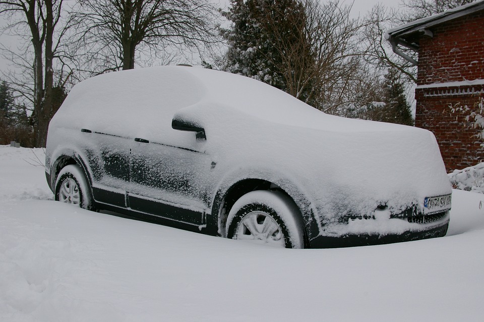 8 Easy Vehicle Maintenance Tips in Snow Fall
